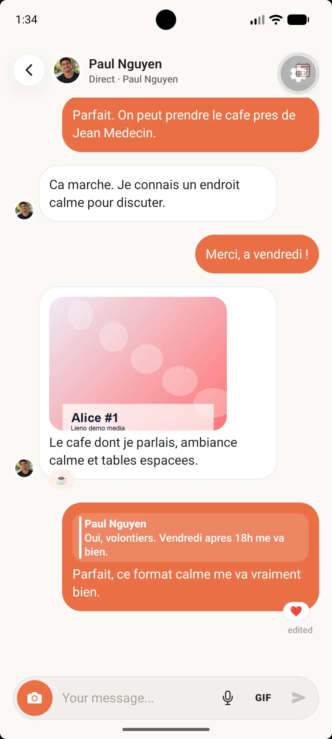 Écran Kin : une conversation calme entre deux personnes.